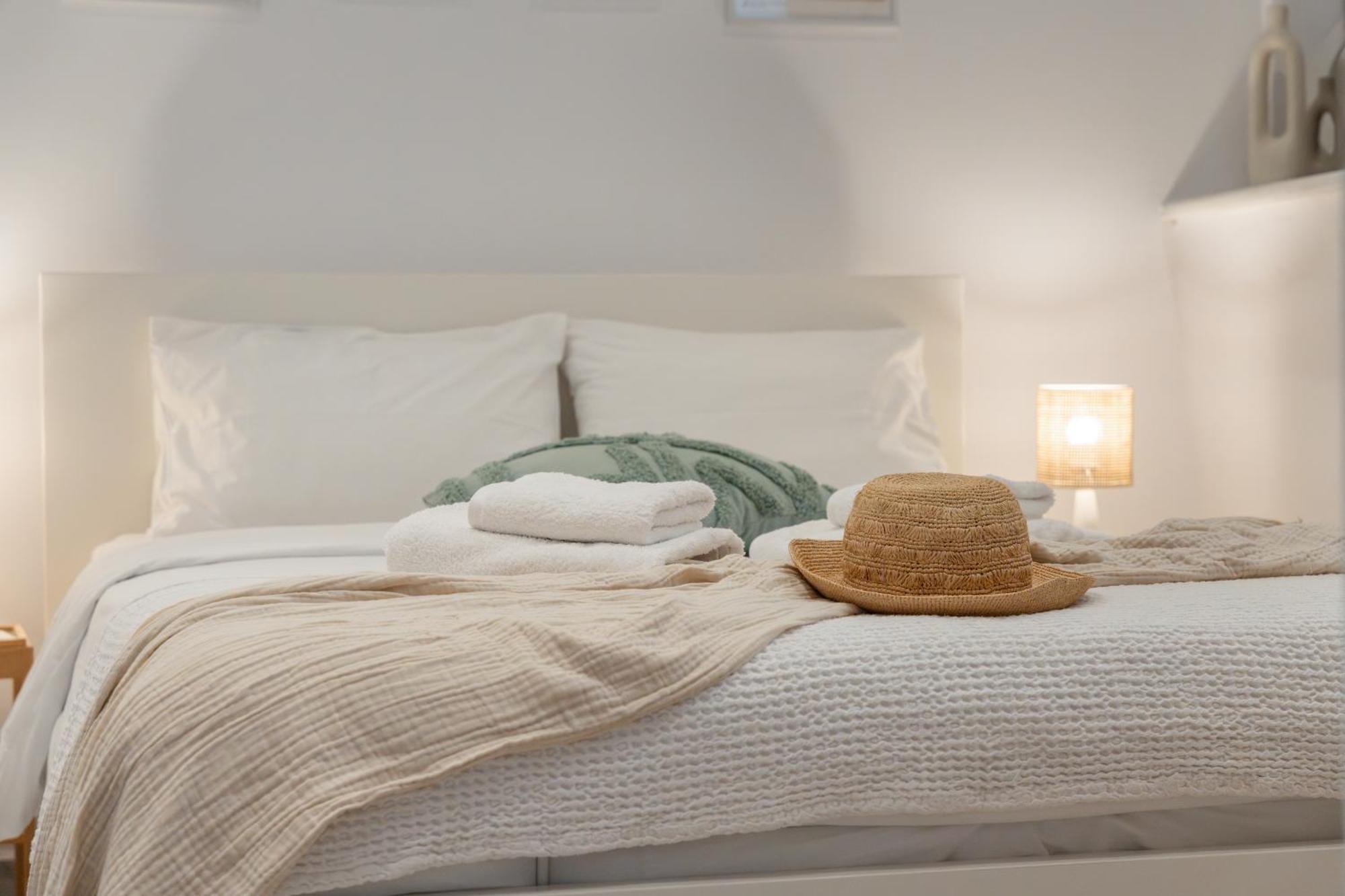 Caper-2 Bedroom Traditional Home With Amazing View 나오우사 외부 사진