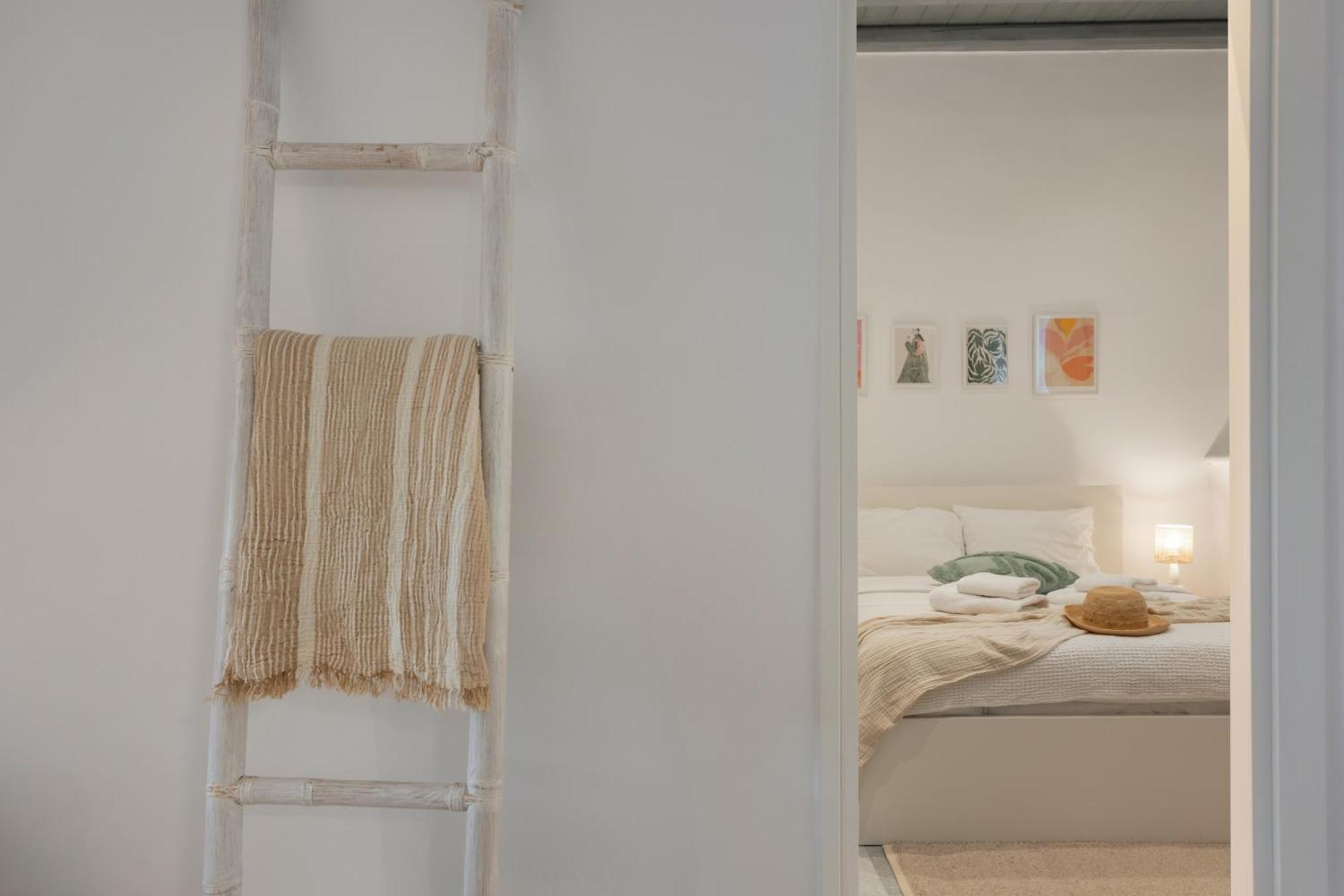 Caper-2 Bedroom Traditional Home With Amazing View 나오우사 외부 사진