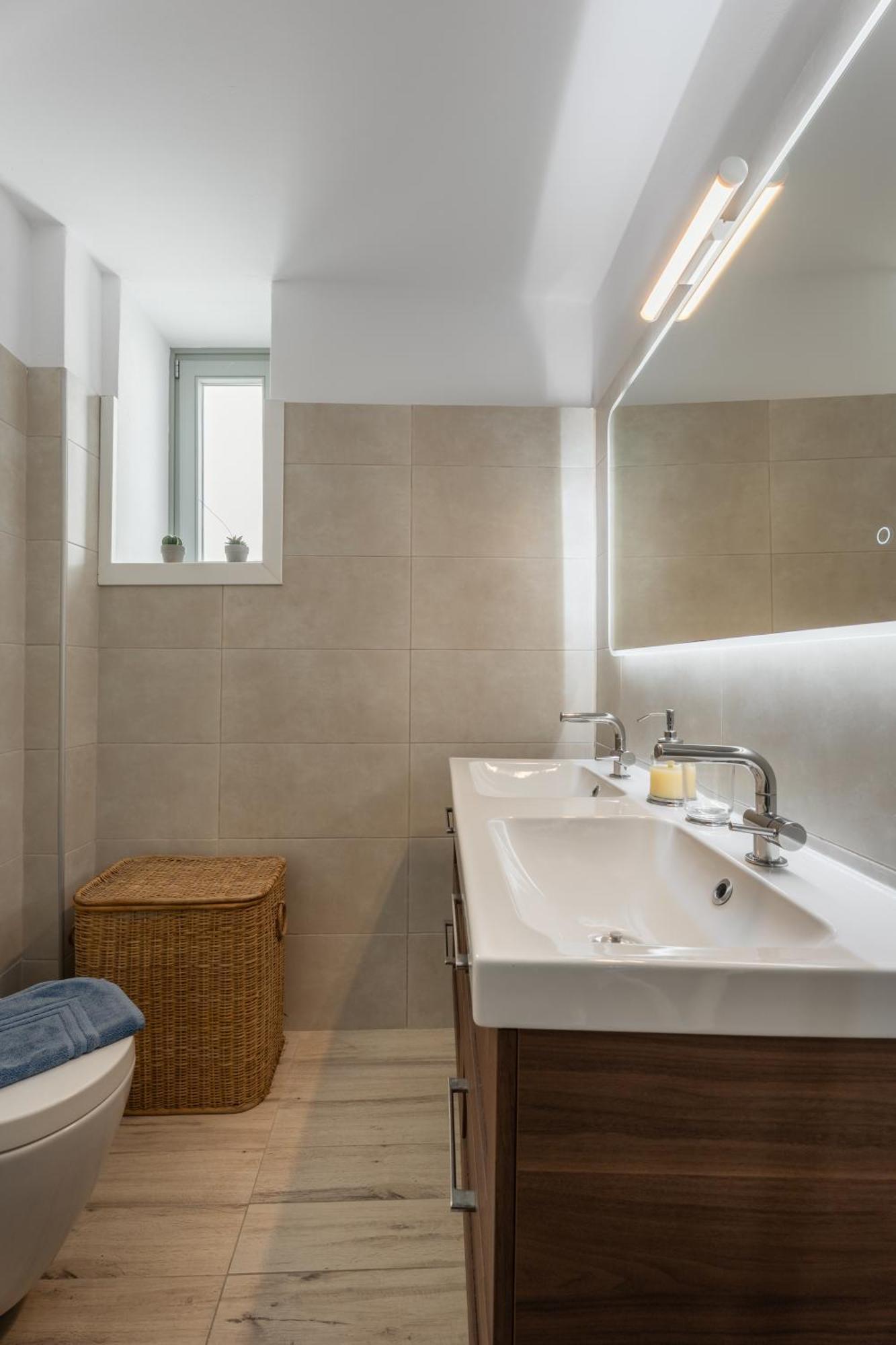 Caper-2 Bedroom Traditional Home With Amazing View 나오우사 외부 사진